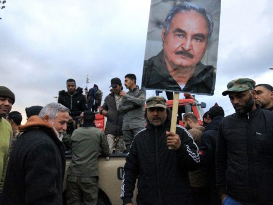 Haftar llama a movilización general contra una intervención militar turca en Libia