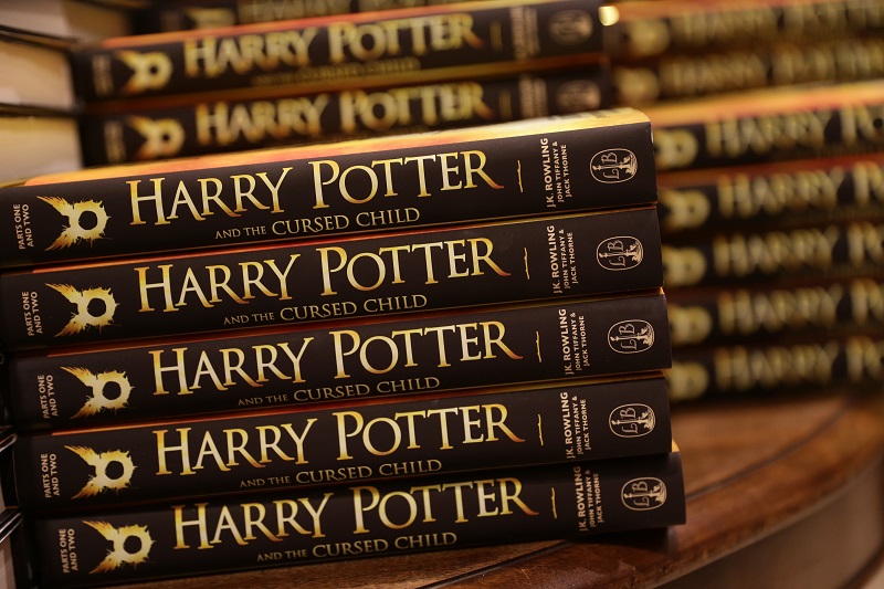 Sacerdote de escuela en EEUU prohíbe libros de "Harry Potter" por recomendación de exorcistas EEUU
