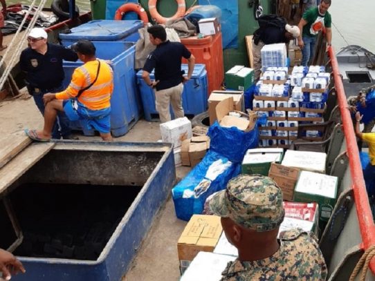 Decomisan 80 cajas con licor de presunto contrabando en Darién