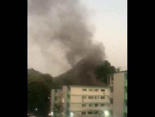 Bomberos controlan incendio en edificio de La Locería, hay un herido