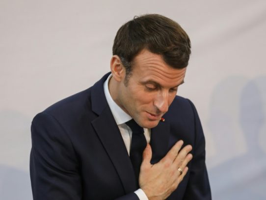 Presidente francés dice que "el colonialismo fue un error profundo"