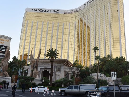 Hotel en Las Vegas acuerda pagar hasta USD 800 millones a víctimas de masacre de 2017