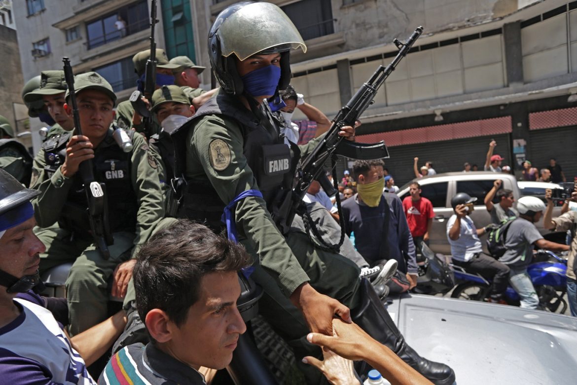 Militares que se alzaron contra Maduro estaban hospedados en embajada de Panamá