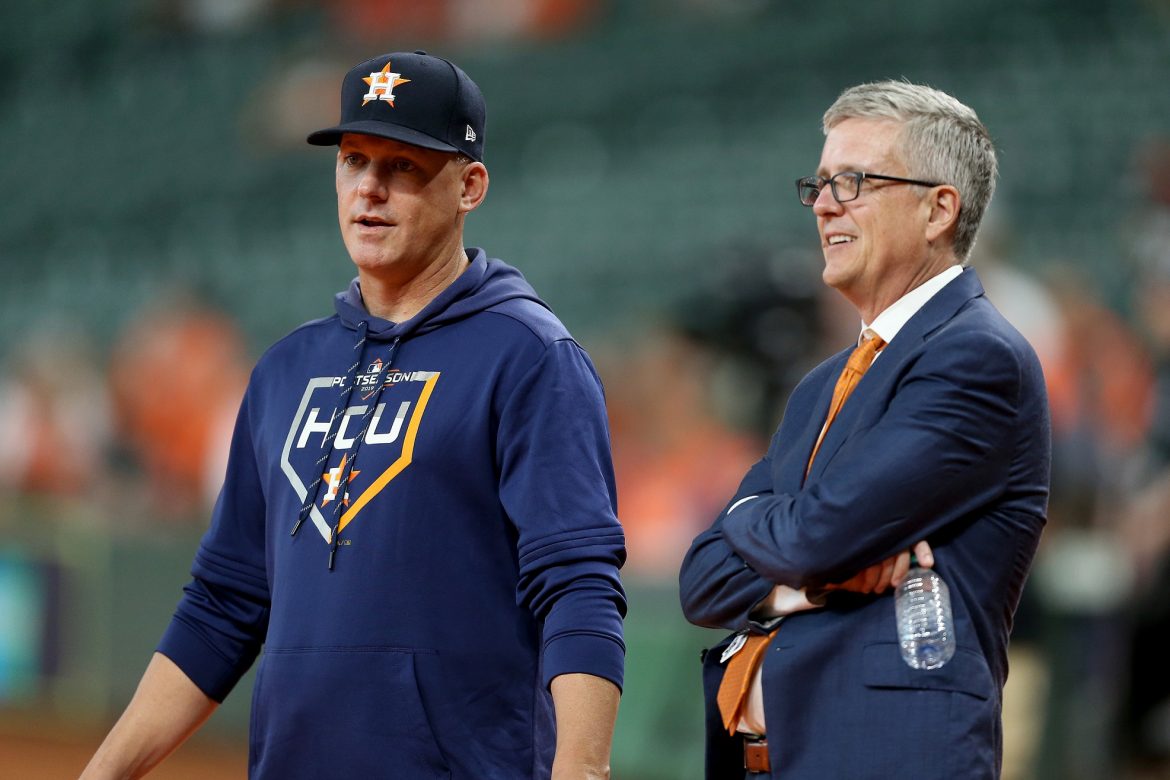 Destituyen a técnico y al gerente de Astros de Houston por hacer trampa