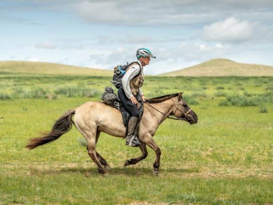 El ganador del derbi de Mongolia es un hombre de 70 años