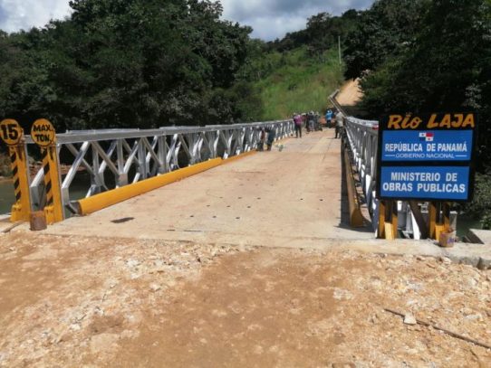 Reconstruyen puente colapsado por lluvias en Veraguas