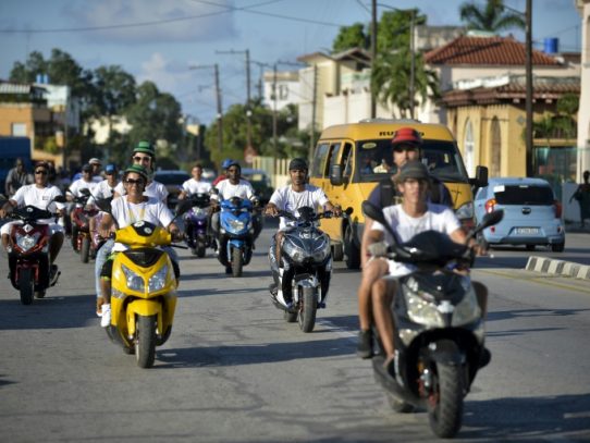 Motos eléctricas en Cuba al rescate del transporte y del ambiente