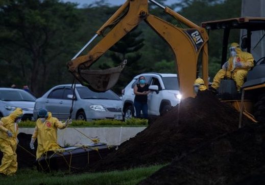 Nicaragua niega casos de Covid, pero obliga a enterrar los muertos de noche