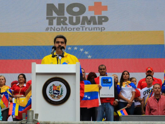 "Creo en el diálogo", dice Maduro tras congelar negociaciones con la oposición
