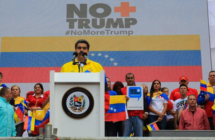 "Creo en el diálogo", dice Maduro tras congelar negociaciones con la oposición