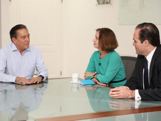 Consejero de Trump se reúne con Varela y Cortizo