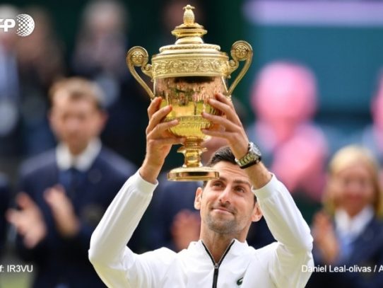 Novak Djokovic gana su quinto título de Wimbledon al vencer a Roger Federer