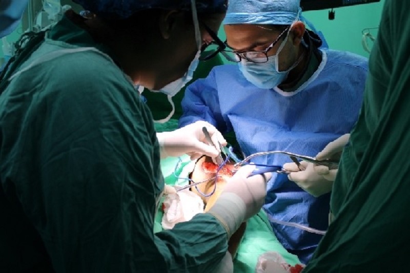 Realizan novedosa cirugía de escisión de tumor en hospital de Colón