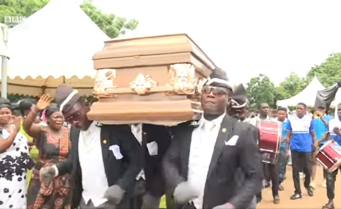 Los "Pallbearers" de Ghana que dan ritmo a los funerales...y a las redes