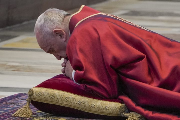 Papa Francisco: sanitarios fallecidos son como soldados "muertos en el frente"