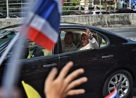 El papa Francisco llega a Tailandia, primera etapa de gira asiática