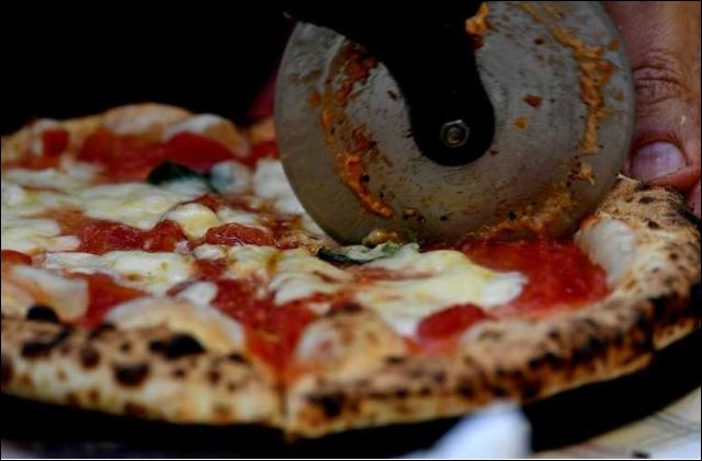 Pizza contra el cáncer y estudio sobre temperatura del escroto ganan premios anti-Nobel