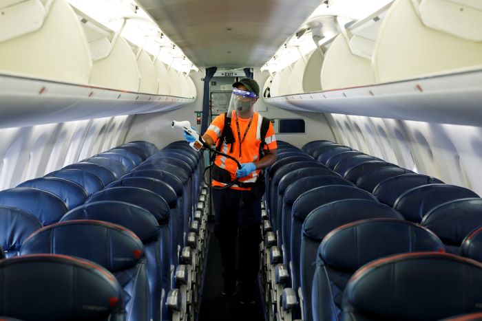 Velo por ti mismo: Cómo se hace la limpieza en los aviones en la actualidad