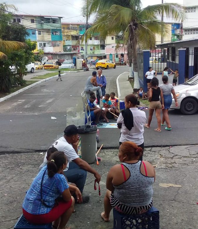 Moradores de La Porqueriza protestan en Avenida La Pulida