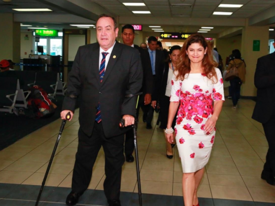 Giammattei llega a Panamá para pedir apoyo en iniciativa que modificaría al Parlacen