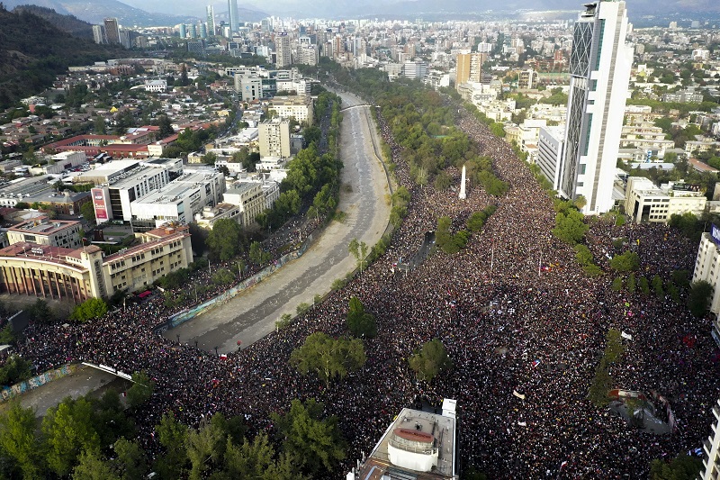 Casi un millón de manifestantes piden en Santiago de Chile cambios sociales