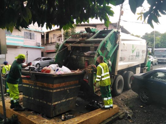 Autoridad de Aseo realiza operativo de recolección de basura en Pueblo Nuevo