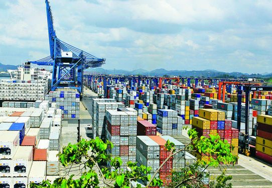 Leve decrecimiento en el movimiento de carga en puertos panameños