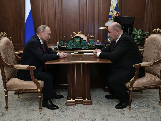 Putin propone a jefe de servicios fiscales como nuevo primer ministro