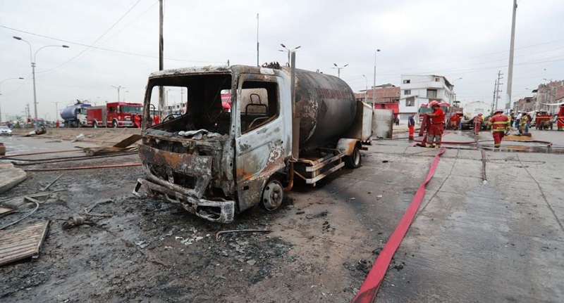 Aumentan a 22 los muertos por explosión de camión cisterna en Lima
