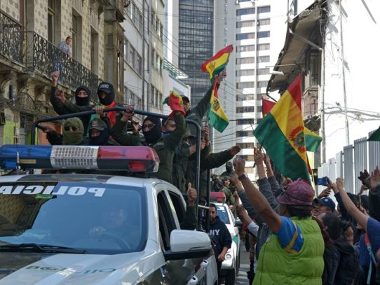 Bolivia bajo tensión máxima tras rebelión de policías