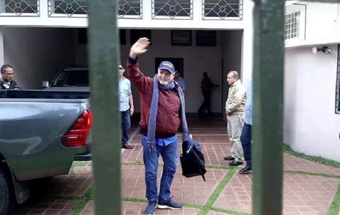 Ricardo Martinelli mantendrá arresto domiciliario y podrá tuitear
