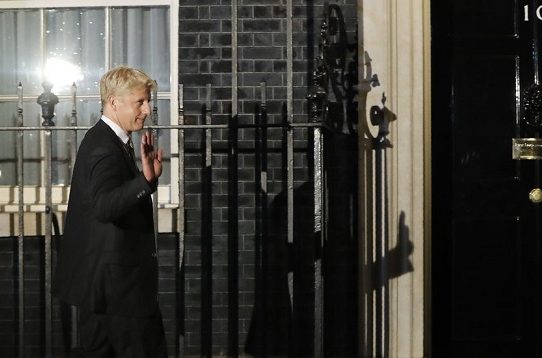 Rupturas familiares por el brexit: el hermano del primer ministro renuncia al gobierno
