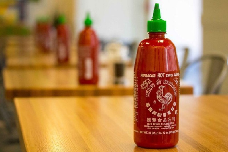 Retiran del mercado la salsa de Chile Picante Sriracha por riesgo de explosión