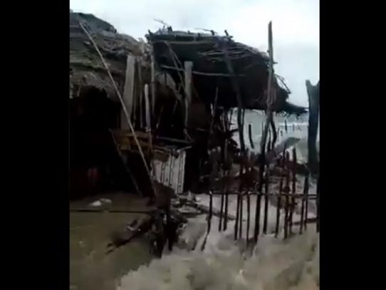 Fuertes oleajes causan estragos a casas en islas de Guna Yala