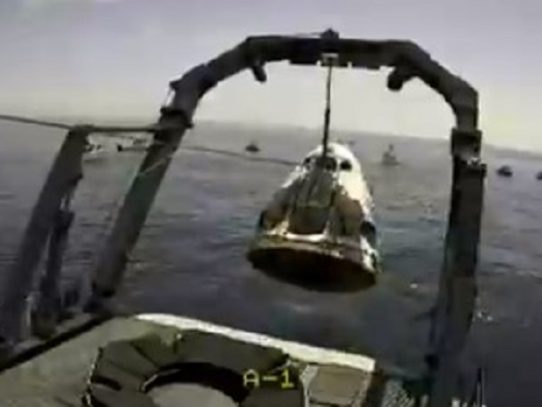 La cápsula tripulada de SpaceX ameriza frente a la costa de Florida
