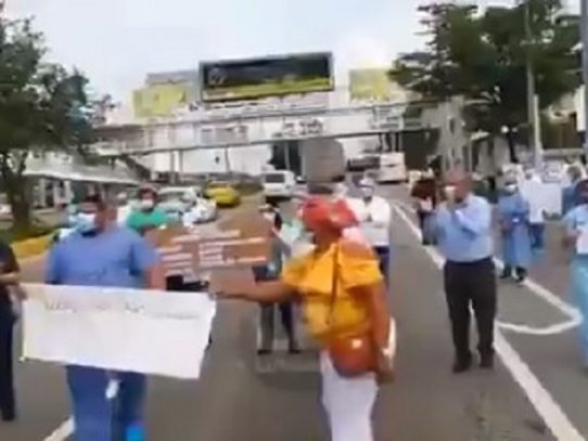 Personal sanitario del Hospital San Miguel Arcángel protesta por insumos