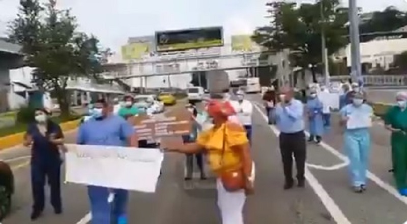 Personal sanitario del Hospital San Miguel Arcángel protesta por insumos