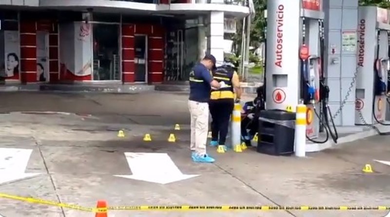 Impactante video del asesinato de un hombre en estación de gasolina en San Antonio