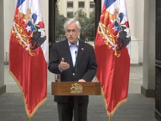 Piñera pide a todos sus ministros poner sus cargos a disposición