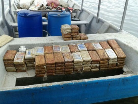 Incautan 57 bultos con presunta droga al noreste de Isla Tigre