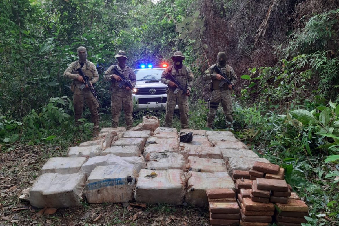 SENAN incauta 59 paquetes de presunta droga en Colón