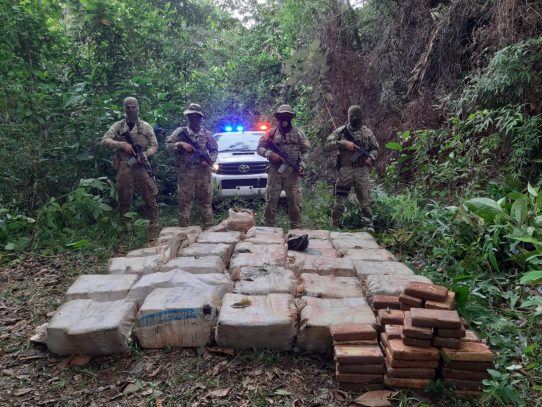 SENAN incauta 59 paquetes de presunta droga en Colón