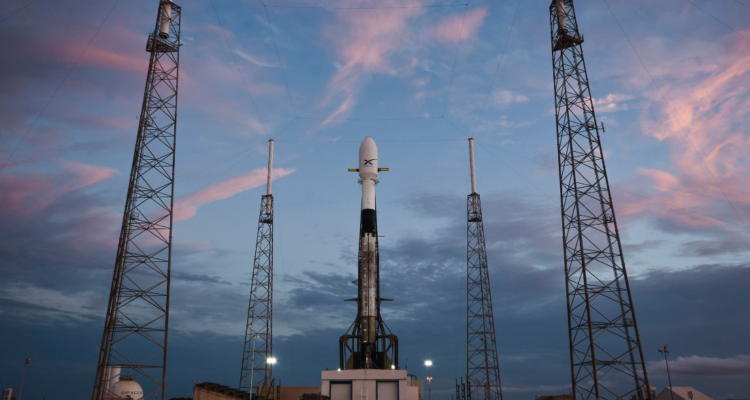 SpaceX pospone el lanzamiento de sus primeros satélites de red de internet