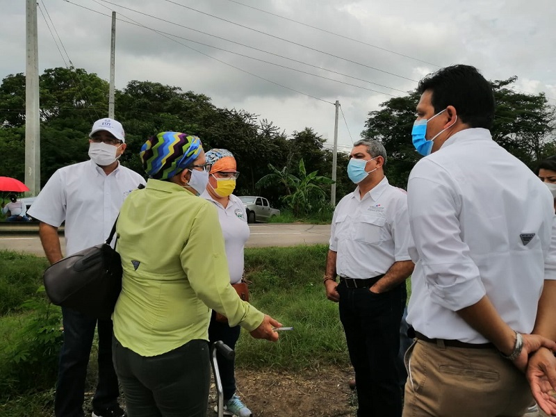 Ministro Sucre atiende demandas de afectados por Dietilenglicol en Herrera