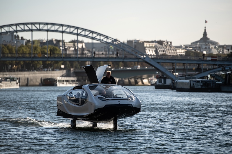 París prueba taxis acuáticos "voladores" en el río Sena