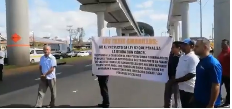 Transportistas inician protestas contra fallo de la CSJ que beneficia a UBER