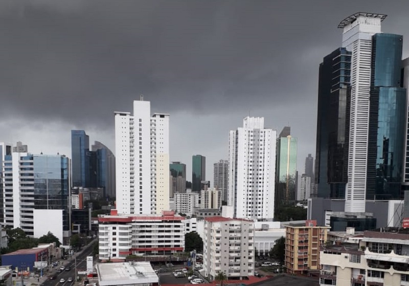 Se registran fuertes lluvias con descargas eléctricas en Panamá