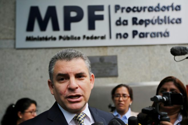 Fiscalía de Perú acusa de lavado de activos a expresidente Toledo