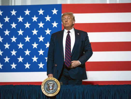 Trump pierde apoyo electoral de militares, según encuesta