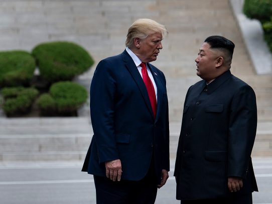 Trump se dice "contento" de que Kim Jong Un esté "de regreso, y bien"